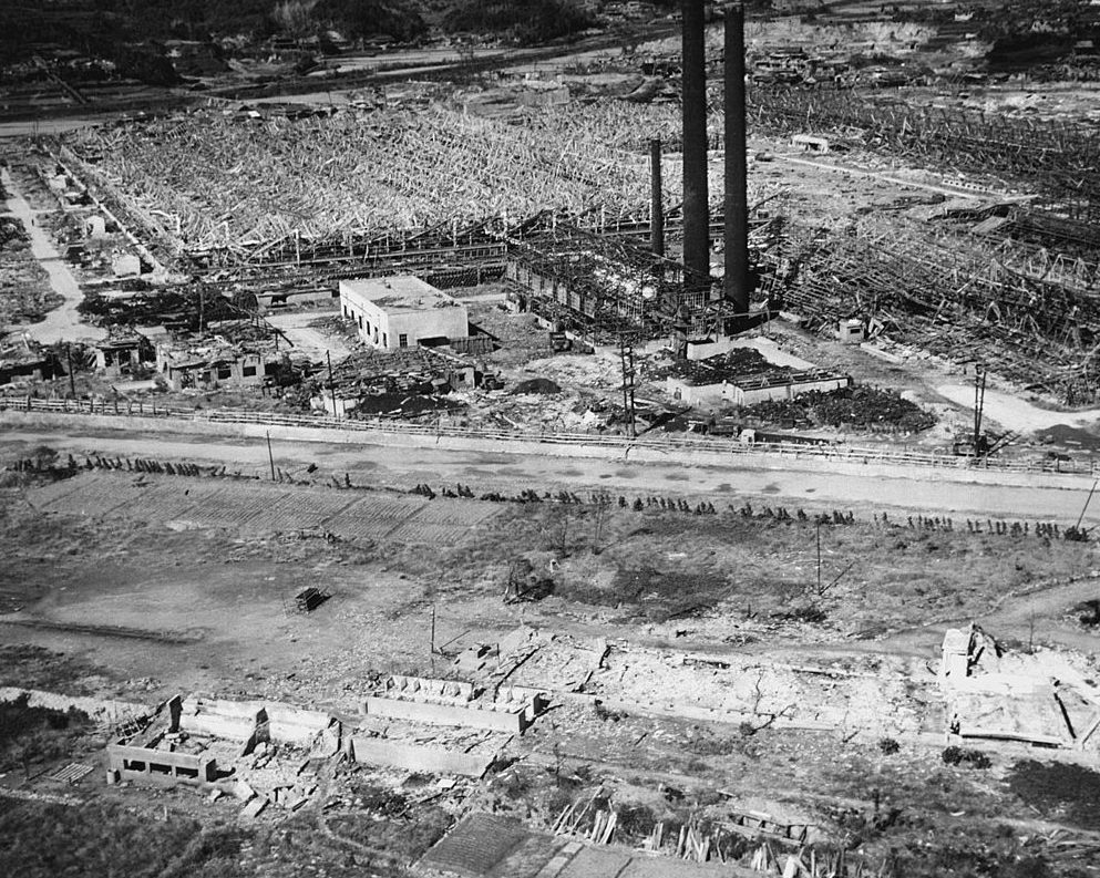 Вид на разрушенный Нагасаки с высоты. Август 1945 г.