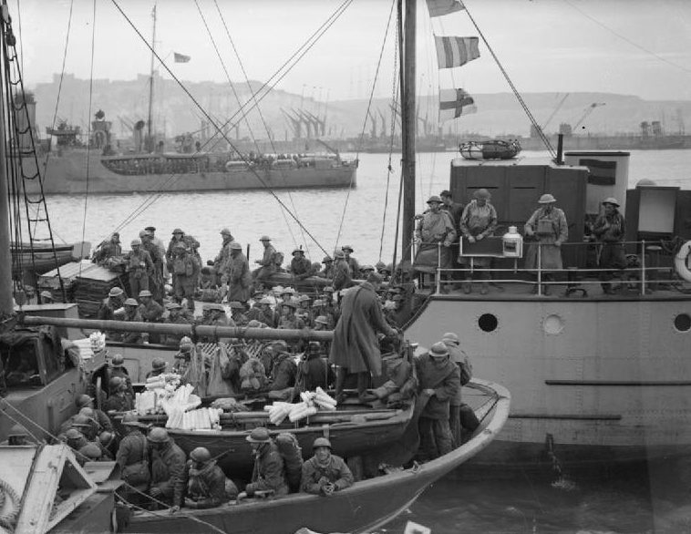 Французские и британские войска на борту судов, причаливших в Довере. 31 мая 1940 г.