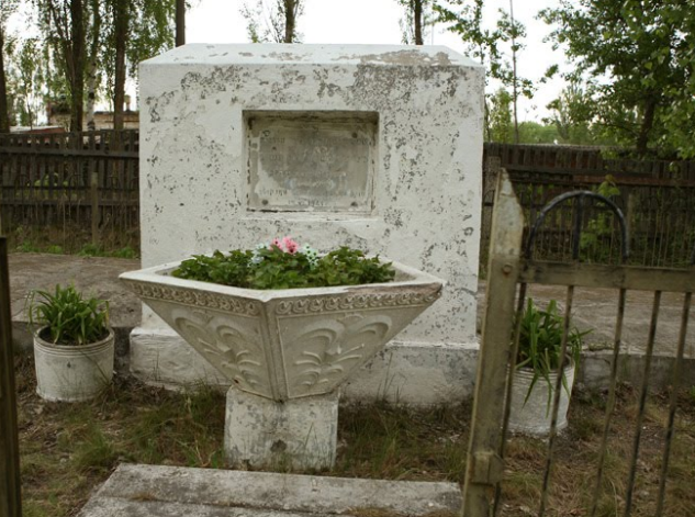 г. Чернобыль. Памятник на братской могиле расстрелянных евреев.
