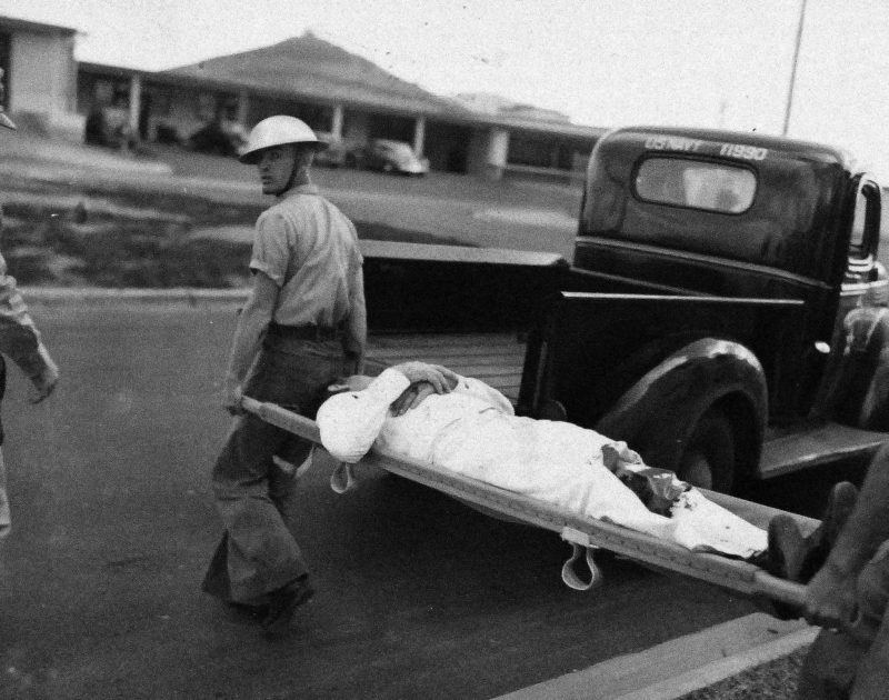 Эвакуация раненных. Перл Харбор. 7 декабря 1941 г.