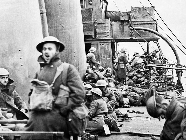 Эсминцы с эвакуированными в ожидании разгрузки. Довер, 31 мая 1940 г.