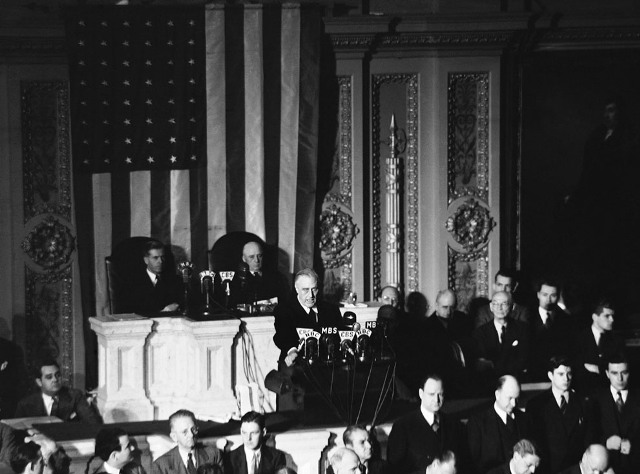 Президент США Франклин Д. Рузвельт просит Конгресс объявить войну. 8 декабря 1941 г.
