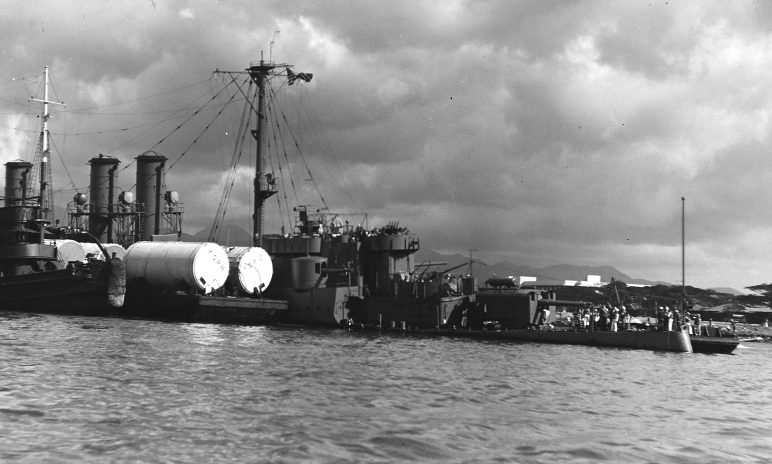 Поврежденный легкий крейсер «Рэйли» в Перл-Харборе. 12 декабря 1941 г.