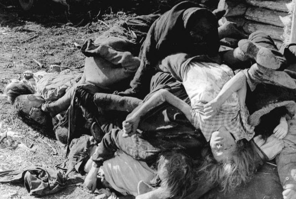 Жертвы блокады. 1943 г.