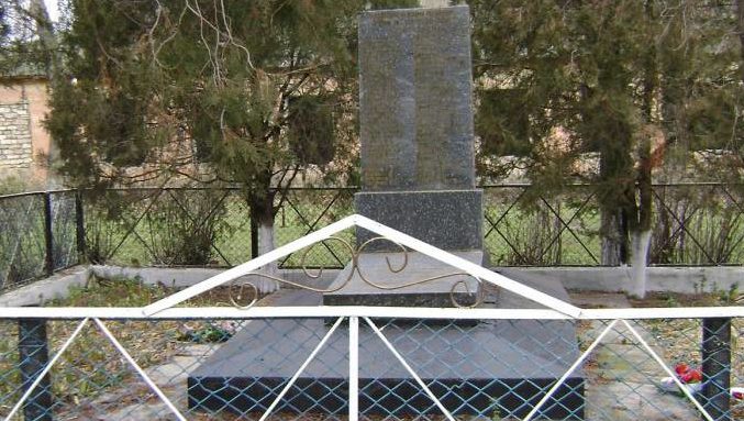 с. Чижово Березовского р-на. Братская могила советских воинов, погибших при освобождении села.