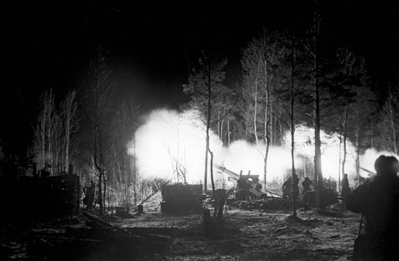 Огонь ведёт корпусная артиллерия. 1 сентября, 1944 г.