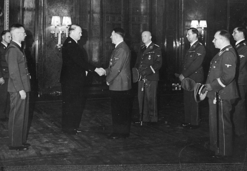 Мартин Борман на встрече Гитлера и Квислинга. Берлин. 1942 г.