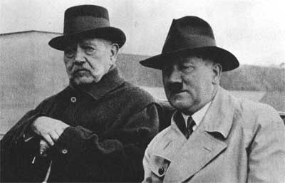 Адольф Гитлер и Президент Гинденбург. 1932 г.