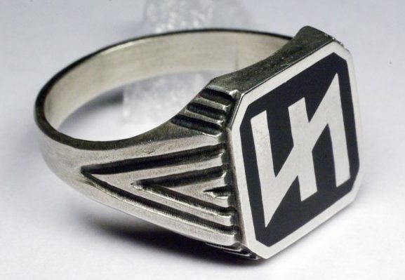 Перстни с изображением на щитке символа 2-й танковoй дивизии СС «Das Reich». Кольца изготовлены из серебра 835-ой пробы с применением черной горячей эмали.
