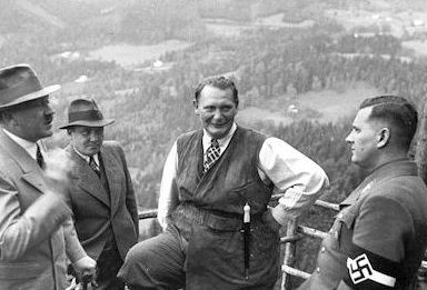 Мартин Борман, Герман Геринг и Адольф Гитлер. 1944 г.