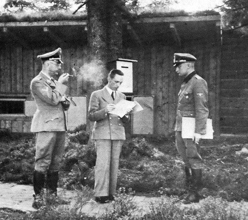 Йозеф Геббельс и Генрих Гиммлер. 1945 г.