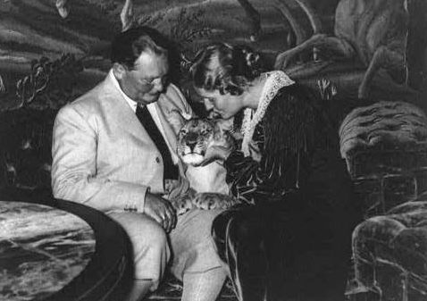Герман Геринг с женой и тигром. 1938 г.