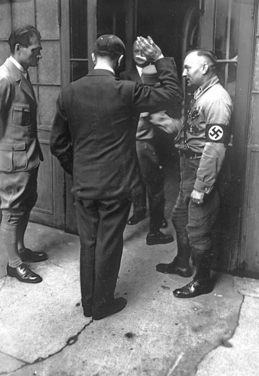 Рудольф Гесс и Адольф Гитлер. 1932 г.
