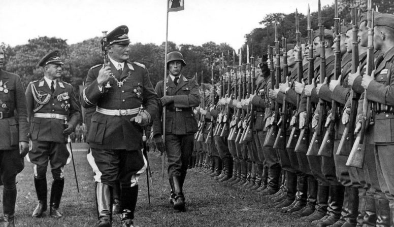 Герман Геринг производит смотр легиона «Кондор». 1939 г.