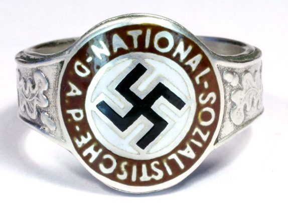 Памятный перстень члена НСДАП. Кольцо изготовлено из серебра 900-й пробы с применением цветной горячей эмали.