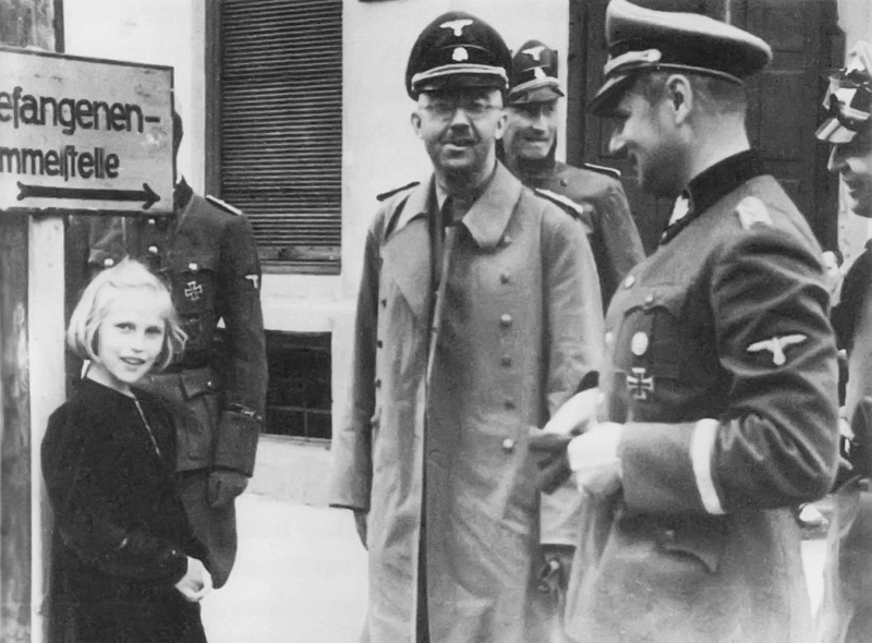 Генрих Гиммлер с 12-летней дочерью Гудрун. 1941 г.