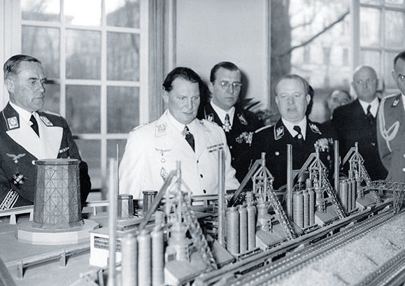 Герман Геринг изучает модель завода.1939 г. 