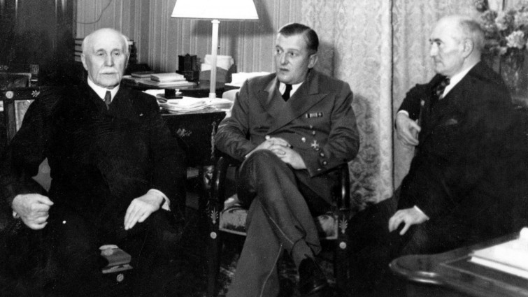 Отто Абец, маршал Петен и адмирал Дарлан. Париж. 1942 г.