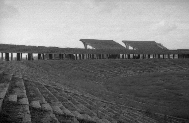 Недостроенный стадион в 60-х годах.