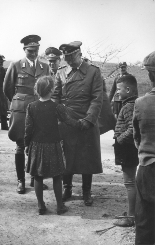 Генрих Гиммлер с детьми в Украине. 1941 г.
