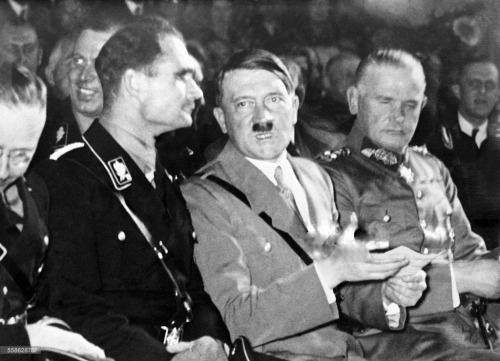 Рудольф Гесс и Адольф Гитлер. 1933 г.