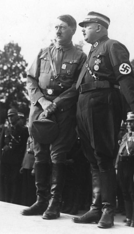 Адольф Гитлер и Эрнст Рэм на съезде партии. Нюрнберг. 1933 г.
