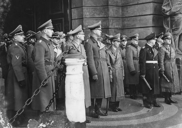 Филипп Боулер на похоронах Райхенау. 1942 г.