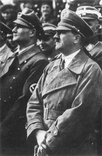 Рудольф Гесс и Адольф Гитлер. 1934 г.