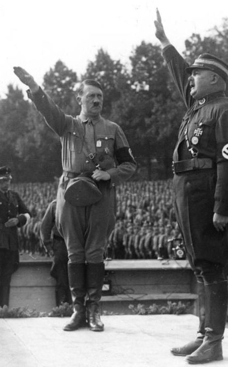 Адольф Гитлер и Эрнст Рэм на съезде партии. Нюрнберг. 1933 г.