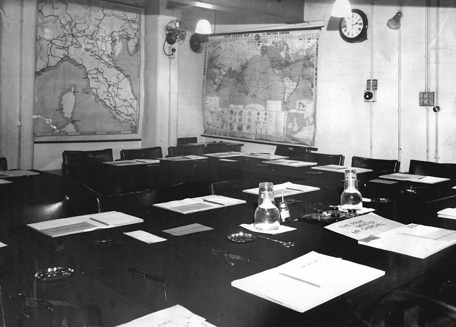 Комната совещаний начальников штабов во время войны.
