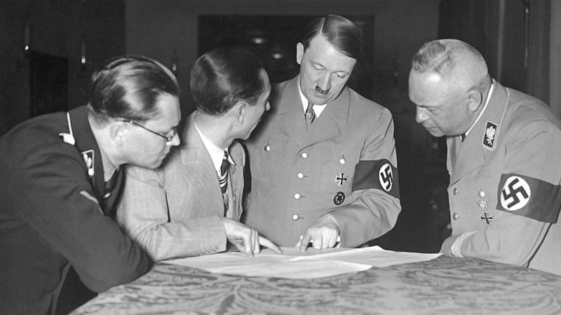 Филипп Боулер, Геббельс и Гитлер над картой. 1944 г.