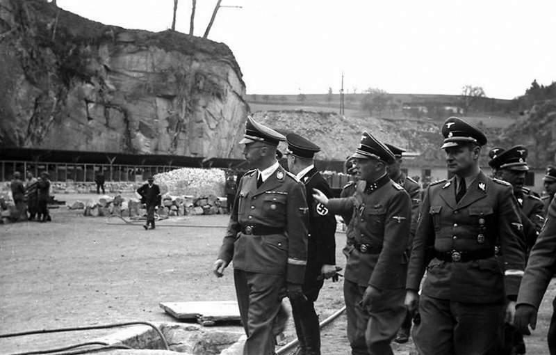 Генрих Гиммлер и Франц Цирайс в концлагере Маутхаузен. 1941 г.