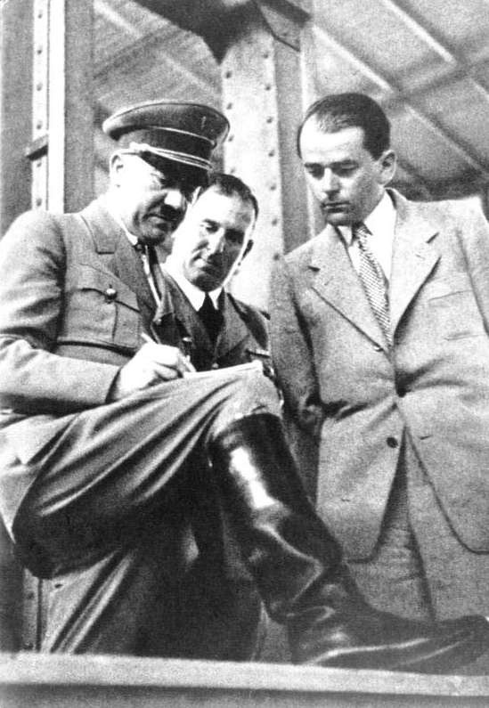 Адольф Гитлер и Альберт Шпеер. Нюрнберг. 1933 г. 