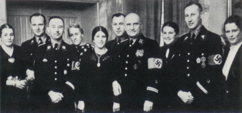 Рейнгард Гейдрих с коллегами. и Генрих Гиммлер 1937 г.