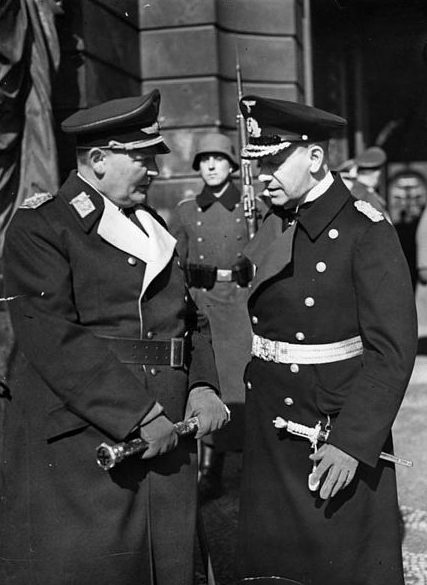 Герман Геринг и Гросс-адмирал Редер. Берлин. 1940 г. 