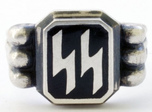 двойной руной «Зиг» называют «кольцами победы». Они изготовлены из серебра 835-й пробы с применением горячей черной эмали, иногда чернения.