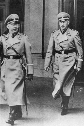 Рейнгард Гейдрих и Генрих Гиммлер. 1938 г.