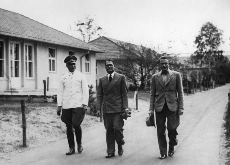 Рудольф Гесс в олимпийской деревне. 1936 г.