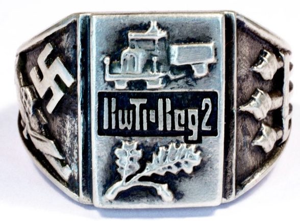 Перстень транспортной бригады Национал-социалистического механизированного корпуса (NSKK) изготовлен из серебра 835-й с применением чернения на щитке. 