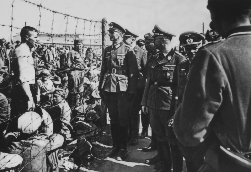 Генрих Гиммлер в лагере советских военнопленных. Белоруссия. 1941 г.