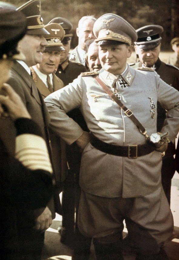 Адольф Гитлер и Герман Геринг. 1942 г. 