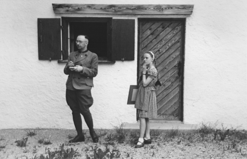 Генрих Гиммлер с дочерью Гудрун. 1941 г.