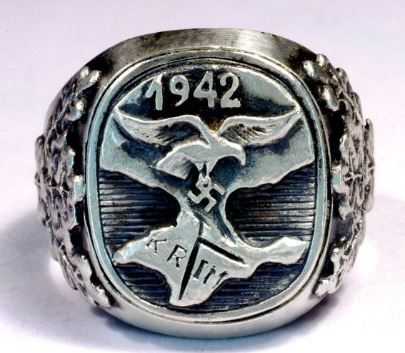 Памятный перстень участников Крымской кампании в 1942 г. Перстень изготовлен из серебра 800-ой пробы с применением чернения. 