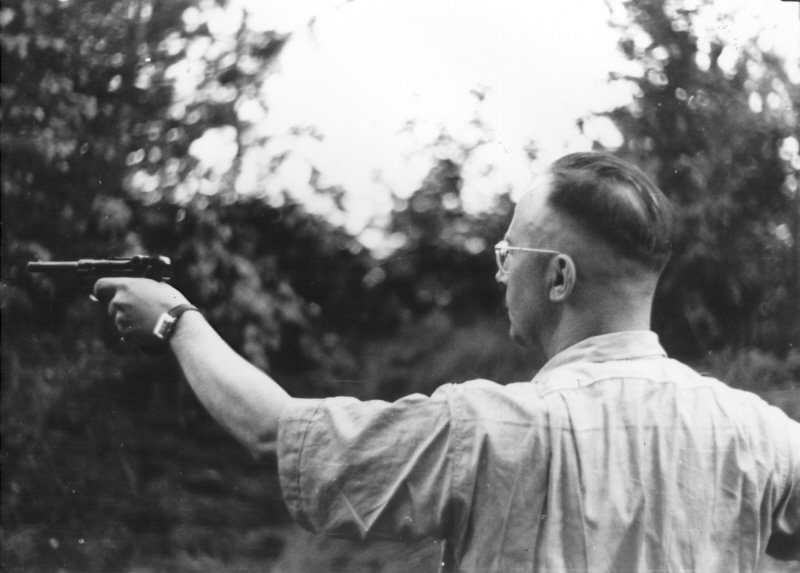 Генрих Гиммлер на стрельбище. 1941 г.