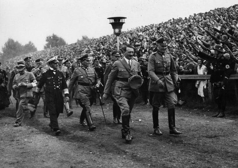 Адольф Гитлер во время съезда НСДАП. Нюрнберг. 1934 г.
