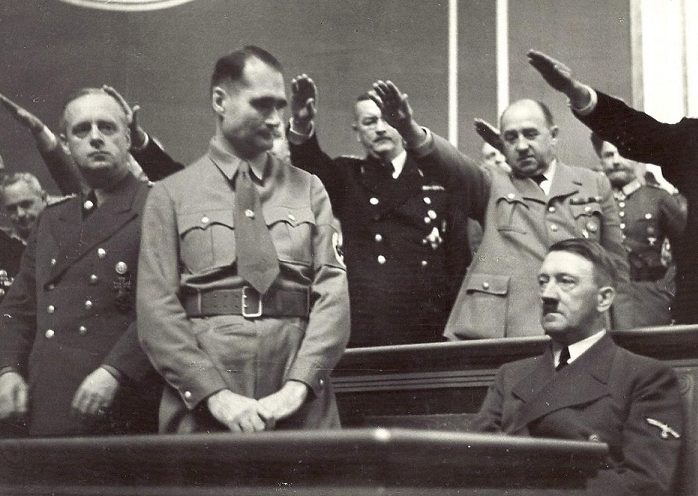 Рудольф Гесс и Адольф Гитлер. 1938 г.