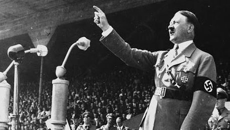 Адольф Литлер выступает на съезде НСДАП. Нюрнберг. 1934 г.