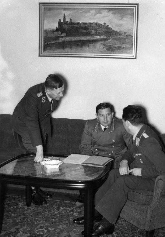 Йозеф Бюлер и Ханс Фран. Краков. 1941 г.