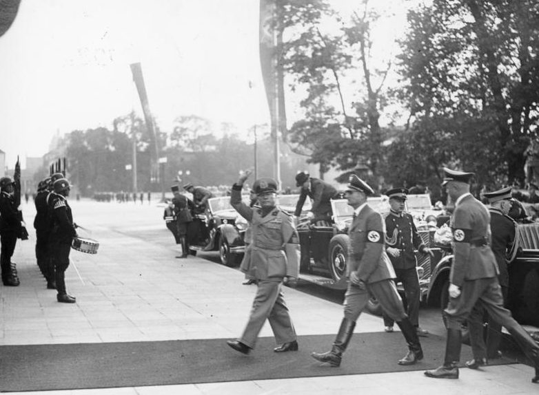 Рудольф Гесс и Бенито Муссолини. Мюнхен. 1938 г.