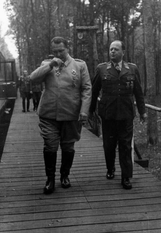 Герман Геринг и Эрхард Мильх. 1940 г.